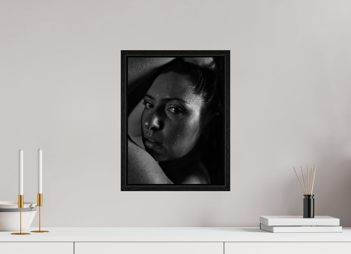 30 x 40 cm, Floater Frame Portrait in Shadow II – Fine Art Print