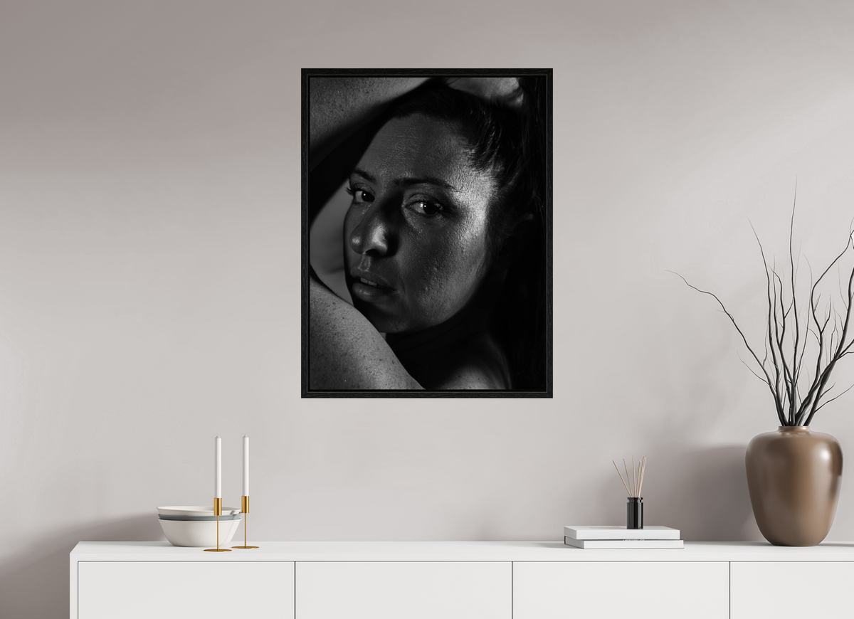 60 x 80 cm, Floater Frame Portrait in Shadow II – Fine Art Print