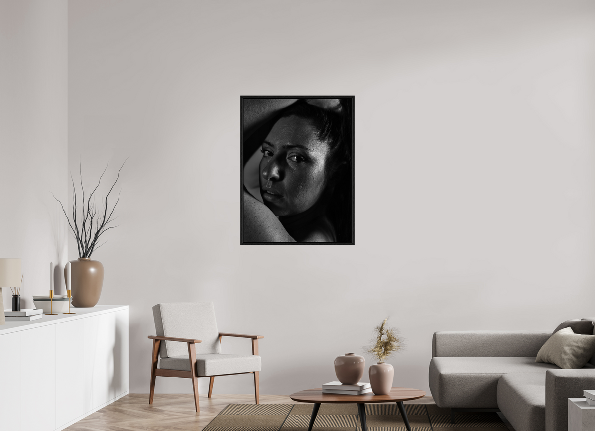 75 x 100 cm, Floater Frame Portrait in Shadow II – Fine Art Print