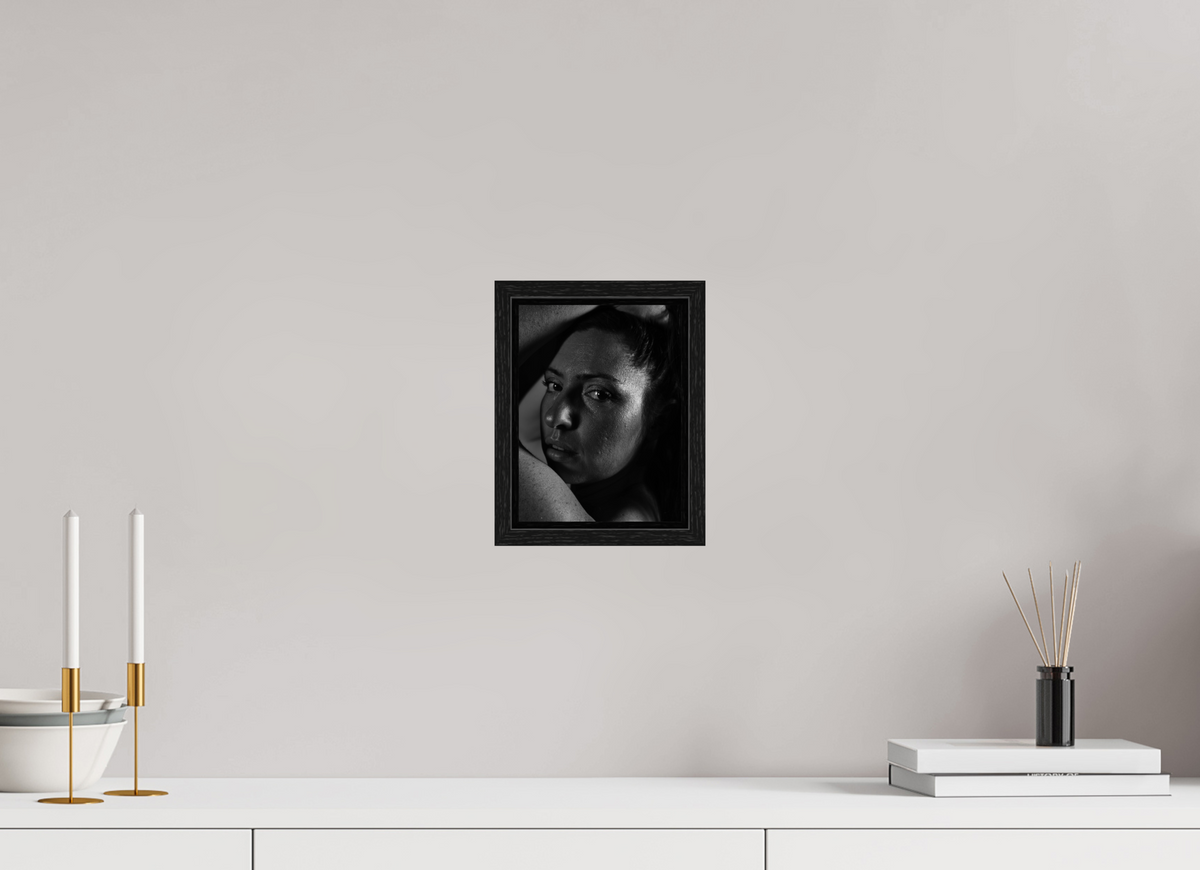 15 x 20 cm, Floater Frame Portrait in Shadow II – Fine Art Print