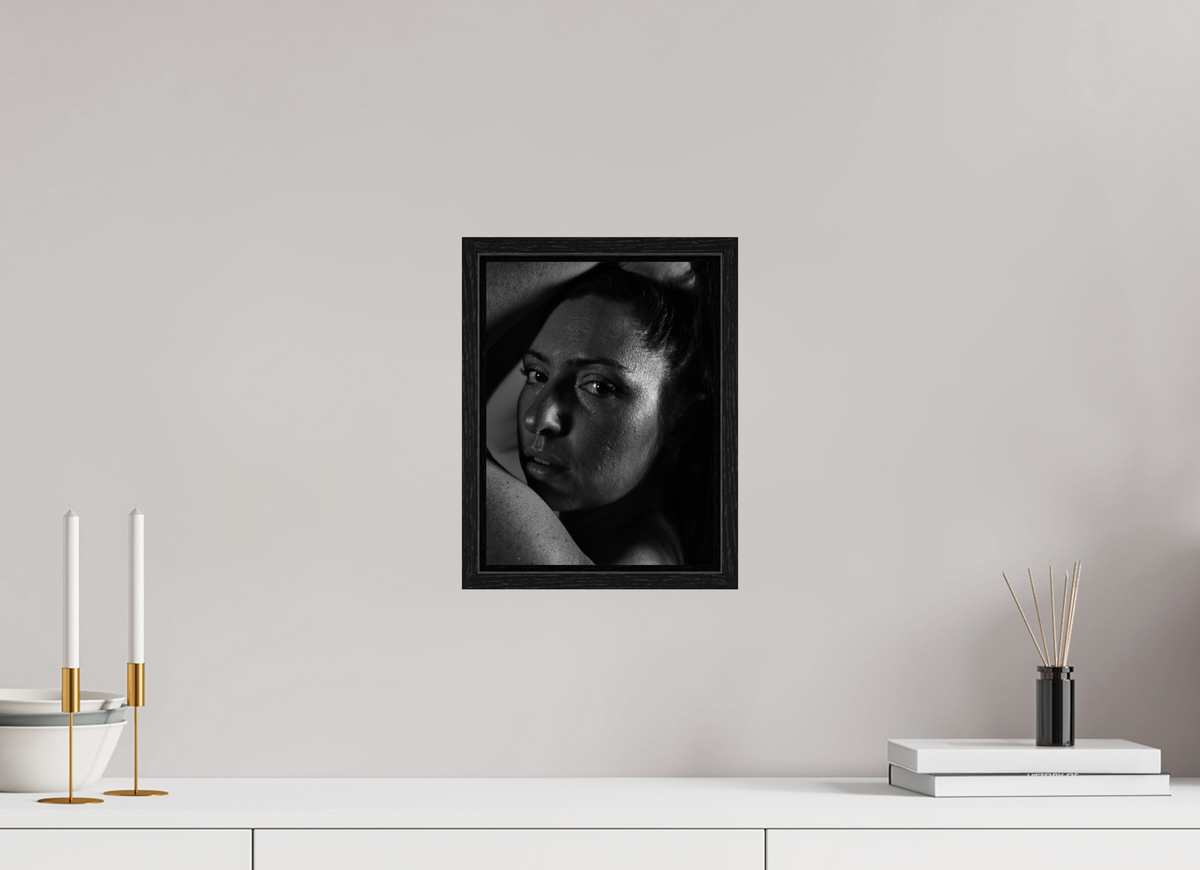 21 x 28 cm, Floater Frame Portrait in Shadow II – Fine Art Print